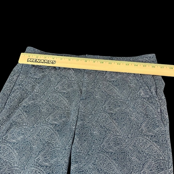 Dockers Pants Women’s 8 Blue Paisley Style Design Flat Front Capri Pants (799) - Picture 3 of 11